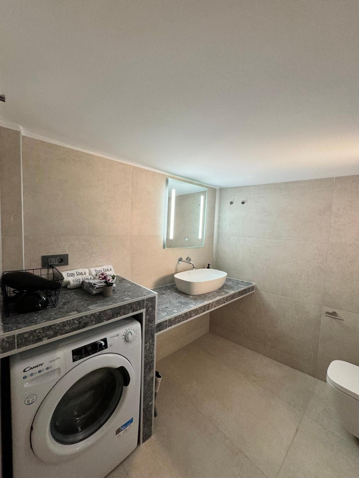 Spacious Apartment Near Monastiraki By Kozy Koala Афины Экстерьер фото