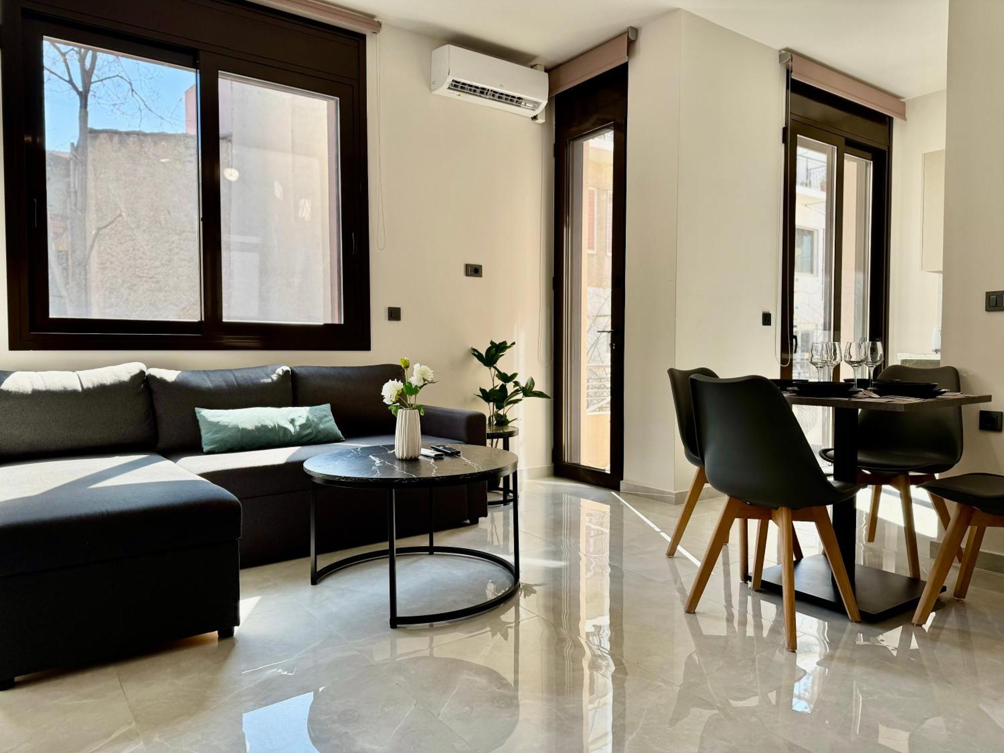 Spacious Apartment Near Monastiraki By Kozy Koala Афины Экстерьер фото
